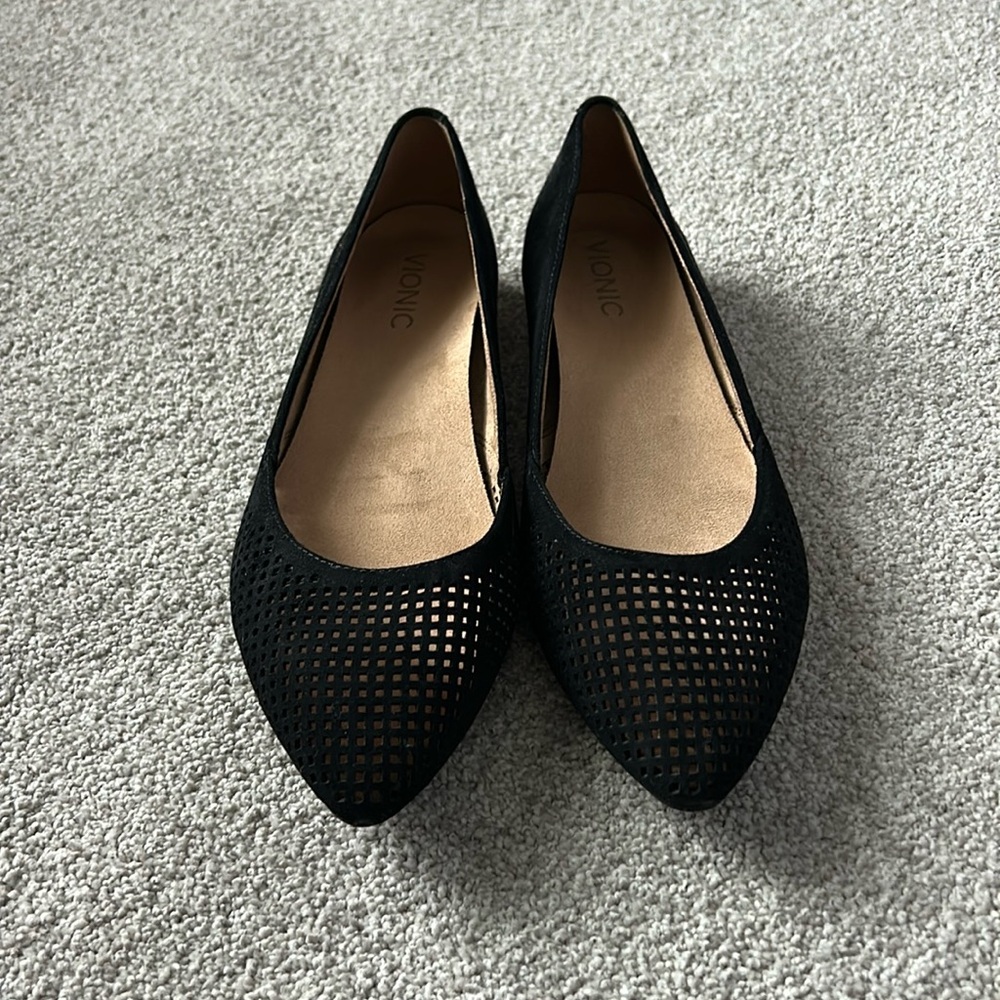 Vionic Point toe flats